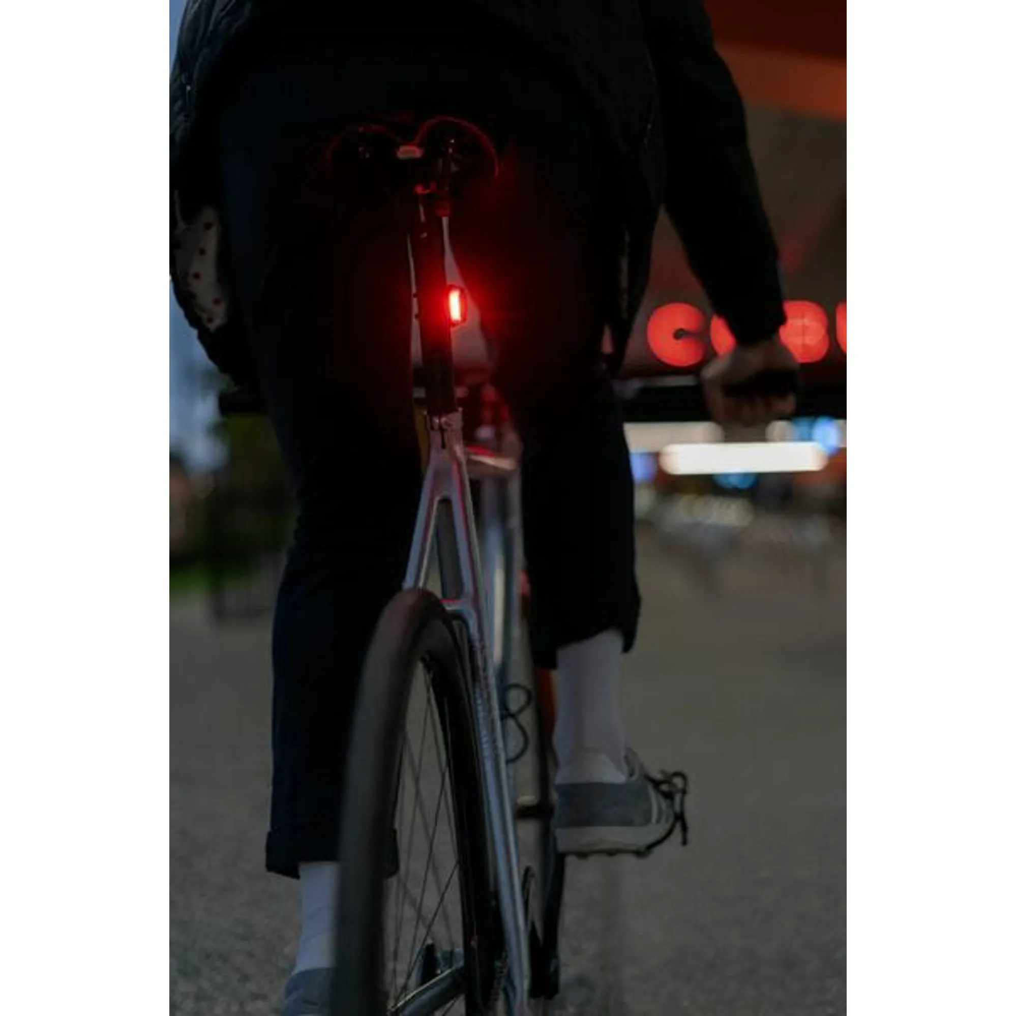 Eclairage vélo arrière Knog Plus 20 Lumens - Longue autonomie Eclairage vélo arrière Knog Plus 20 Lumens - Longue autonomie