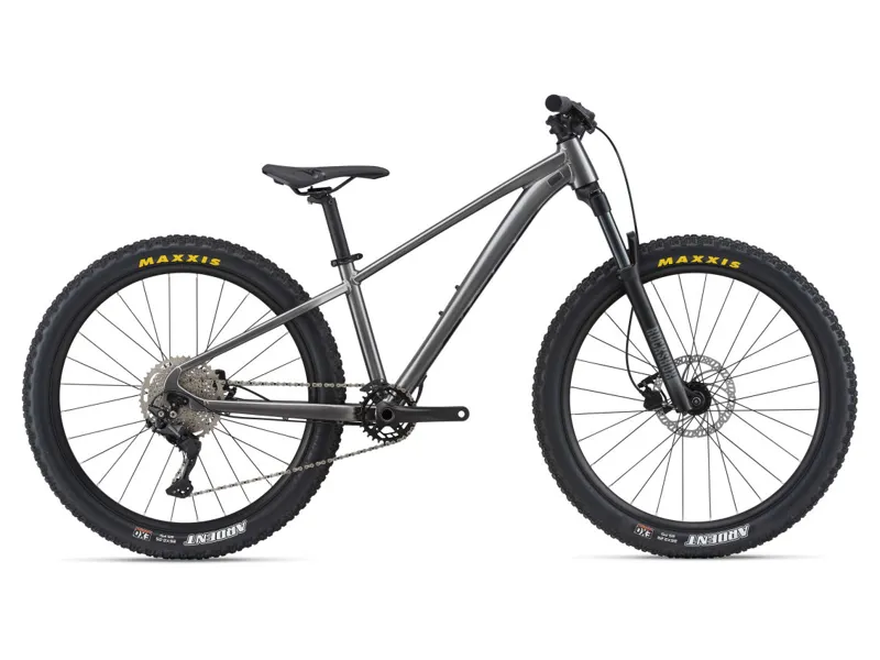 Giant STP 26 Kid s Mountain Bike in Black