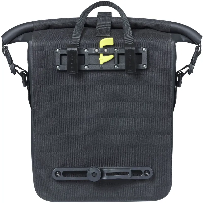 Basil Navigator Waterproof M Single Pan Black 12-15 litres-1